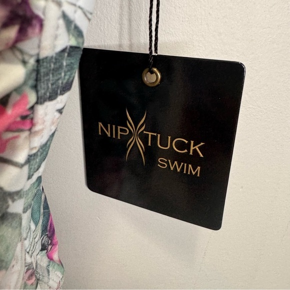 Nip Tuck Hawaiian Print Multi Fit Cup One Piece Swimsuit Size 8 NWT - Picture 7 of 12